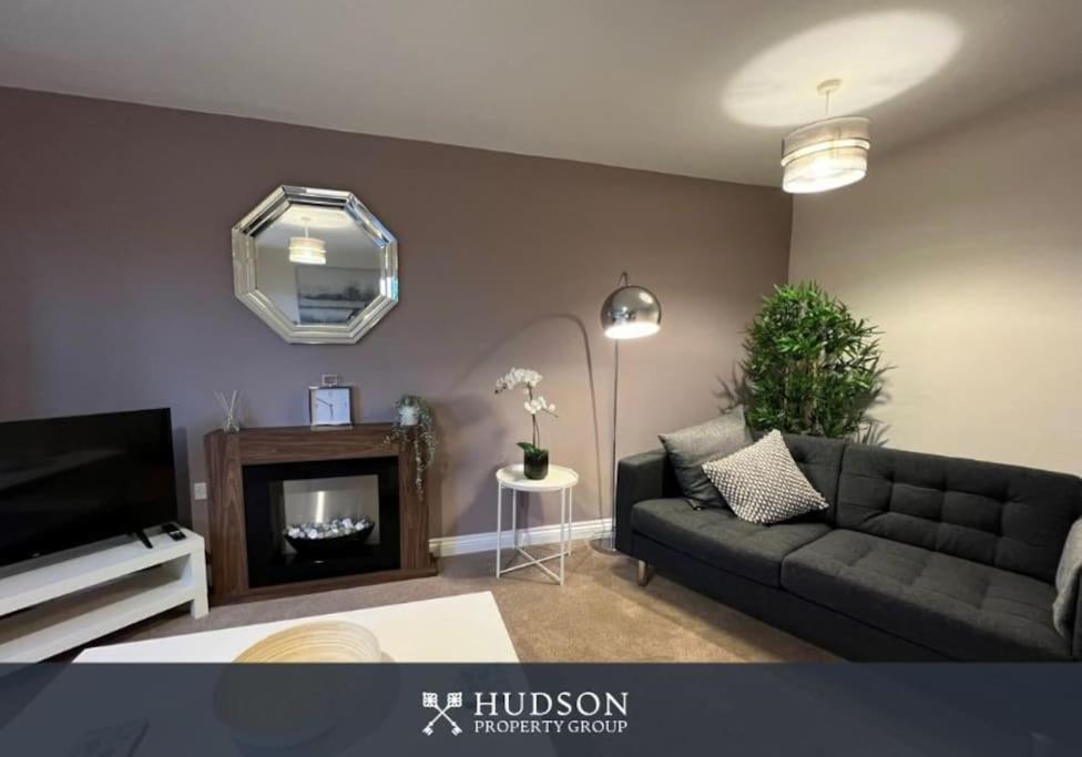 Telford Townhouse With Parking And Garden Villa Exterior photo